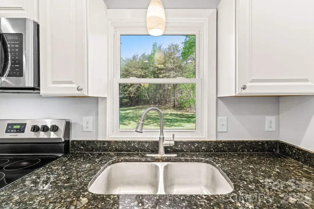 154 Cactus Lane Franklin NC 28734
