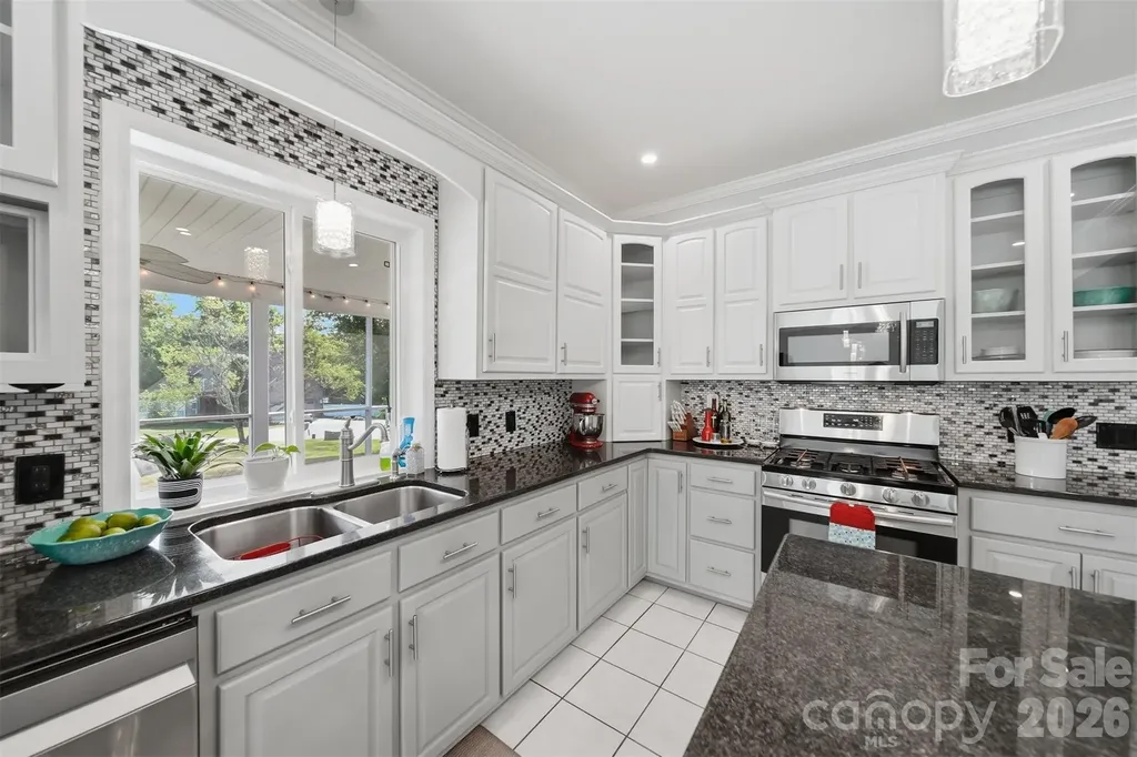 1360 Sweetbriar Lane Hickory NC 28602