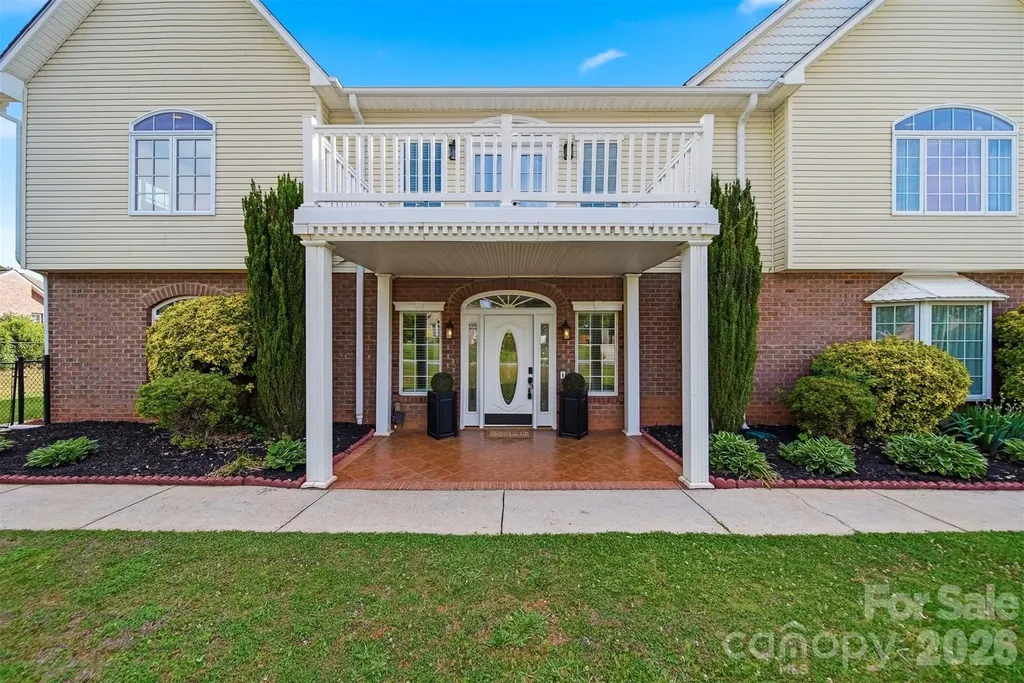 1360 Sweetbriar Lane Hickory NC 28602