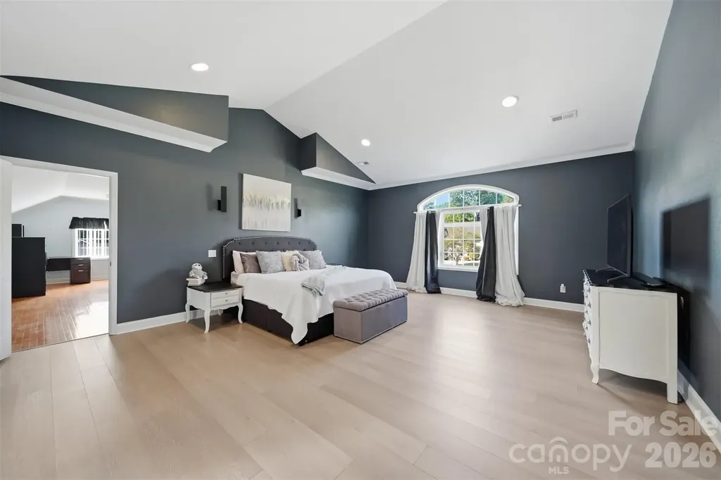 1360 Sweetbriar Lane Hickory NC 28602