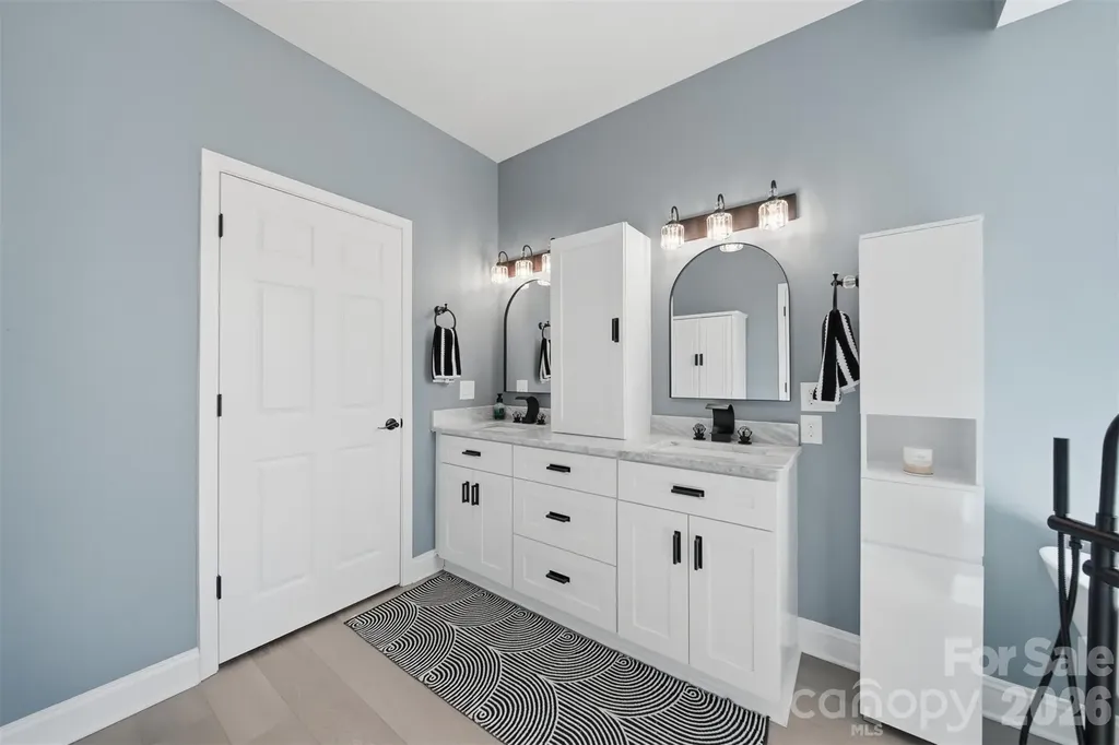 1360 Sweetbriar Lane Hickory NC 28602