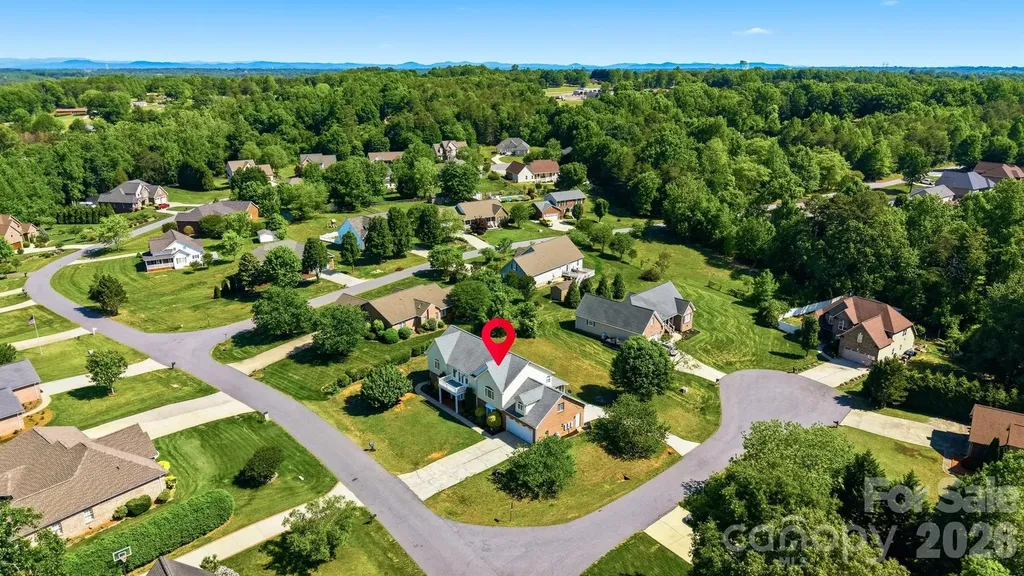 1360 Sweetbriar Lane Hickory NC 28602