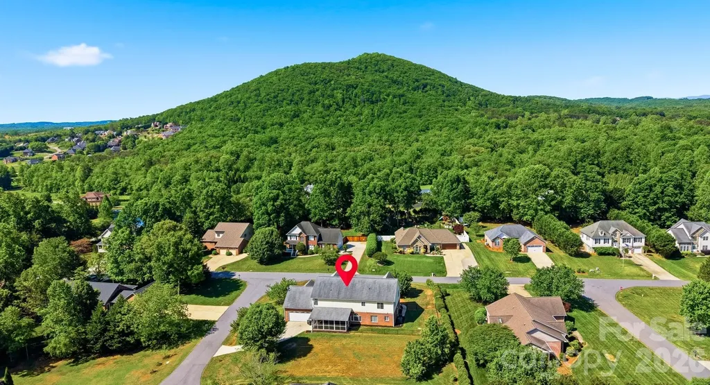 1360 Sweetbriar Lane Hickory NC 28602