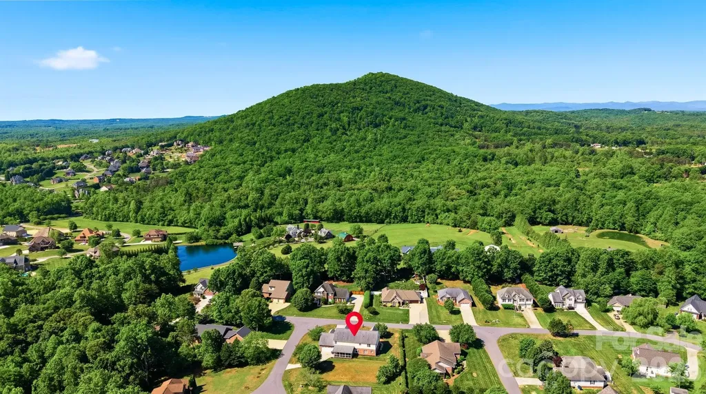 1360 Sweetbriar Lane Hickory NC 28602