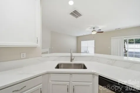 12429 Stratfield Place Circle Pineville NC 28134