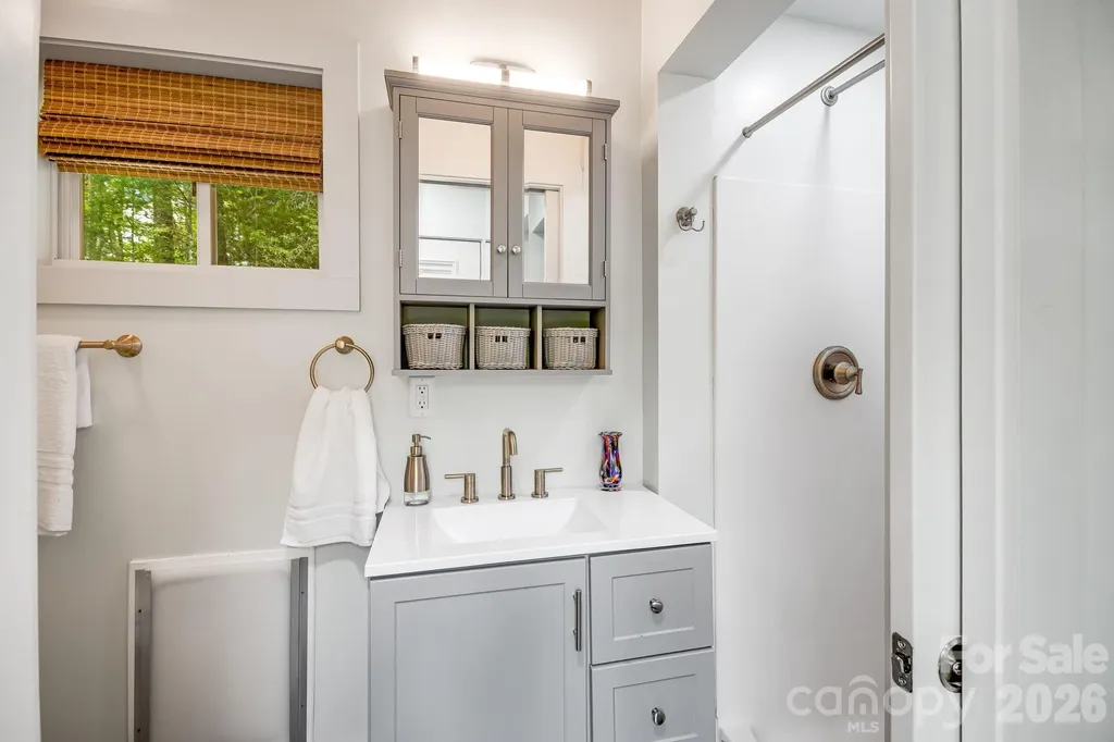 16 Caddis Court Marshall NC 28753