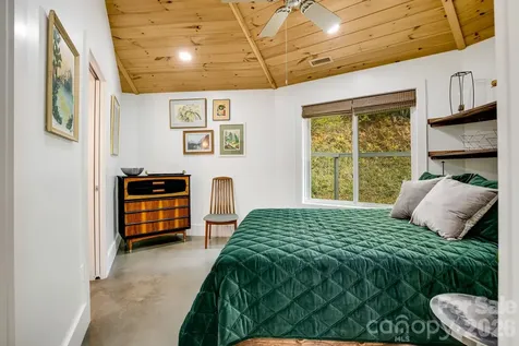 16 Caddis Court Marshall NC 28753