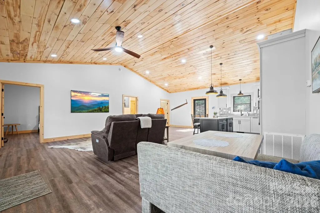162 Shady Oak Lane West Jefferson NC 28694