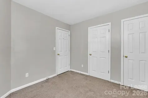 1638 Arlyn Circle Charlotte NC 28213