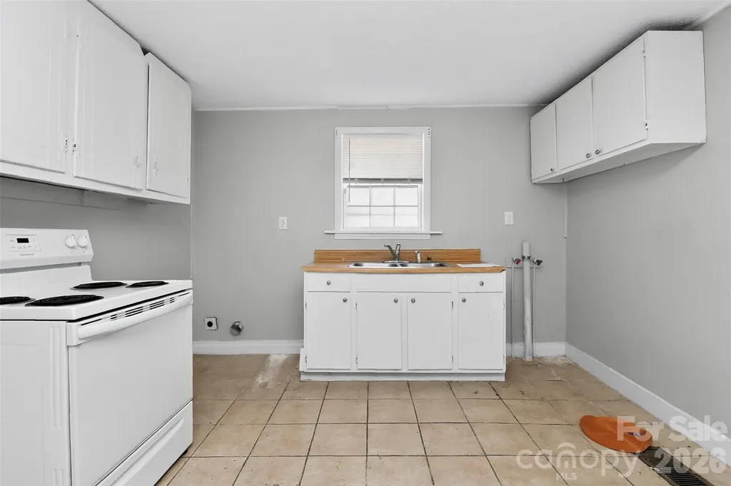 1102 W Davidson Avenue Gastonia NC 28052
