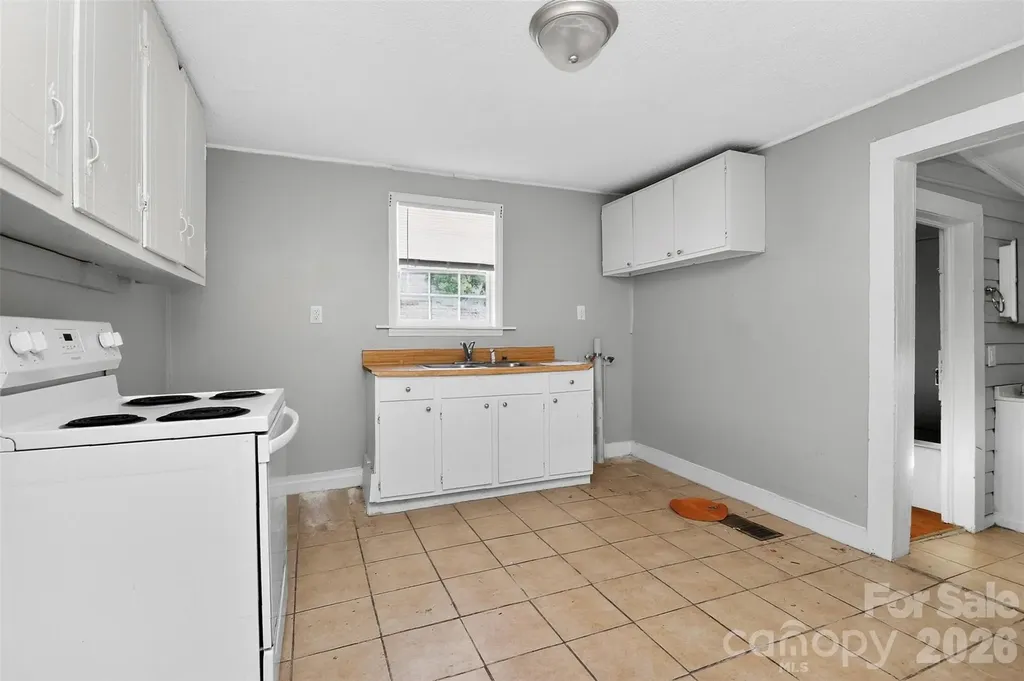 1102 W Davidson Avenue Gastonia NC 28052