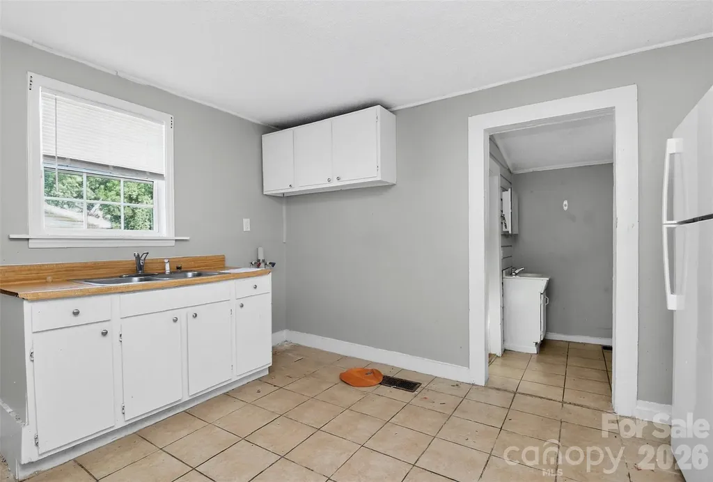1102 W Davidson Avenue Gastonia NC 28052