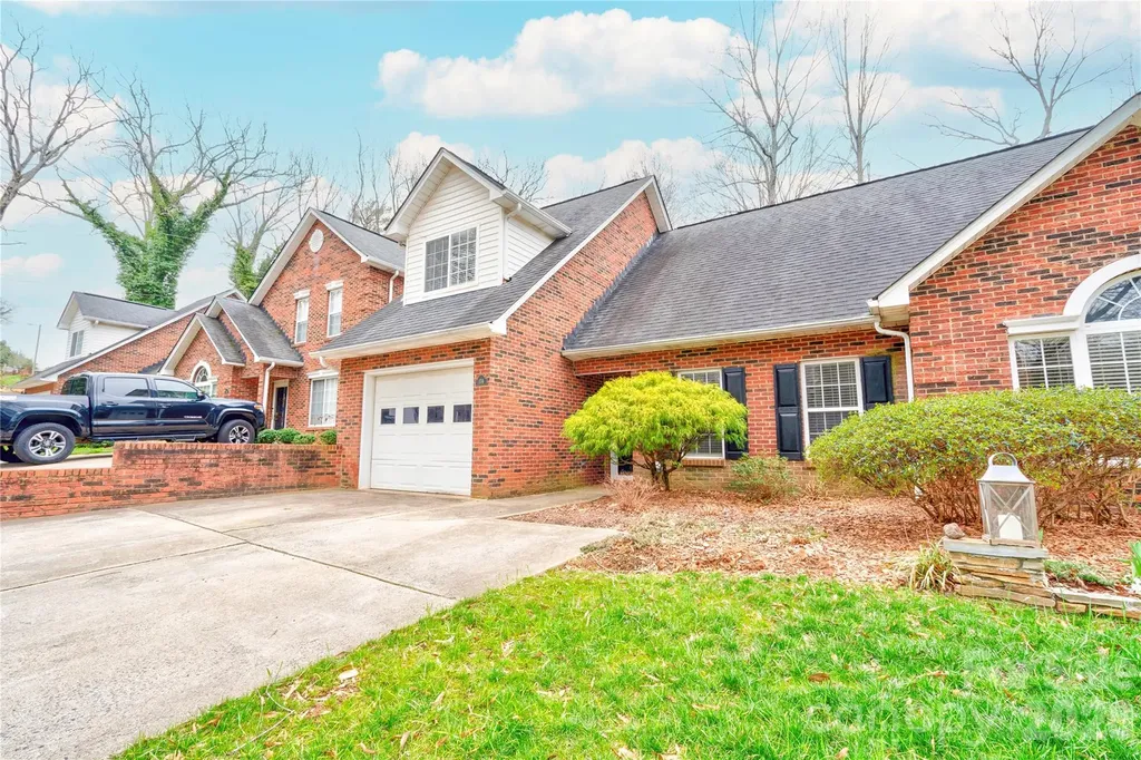 174 Columns Circle Shelby NC 28150