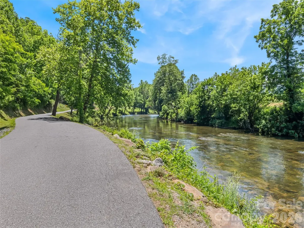 288 Ironwood Drive Clyde NC 28721