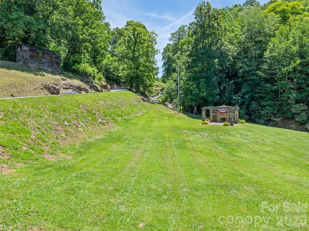 288 Ironwood Drive Clyde NC 28721