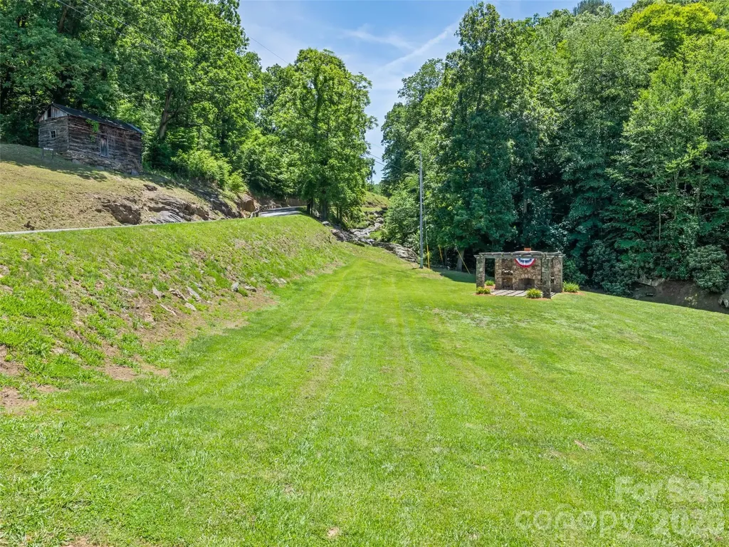 288 Ironwood Drive Clyde NC 28721