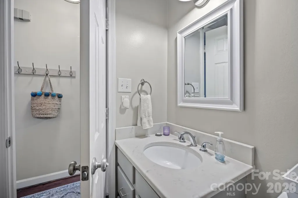 5943 Quail Hollow Road Charlotte NC 28210