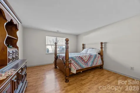 704 Carlyle Way Asheville NC 28803