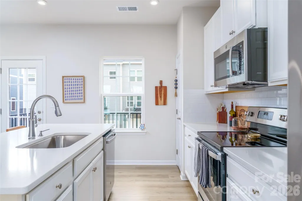 2102 Trout Lily Lane Matthews NC 28104