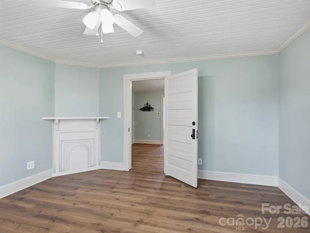 61 27th Street NW Hickory NC 28601