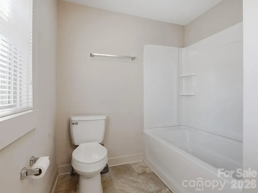 61 27th Street NW Hickory NC 28601