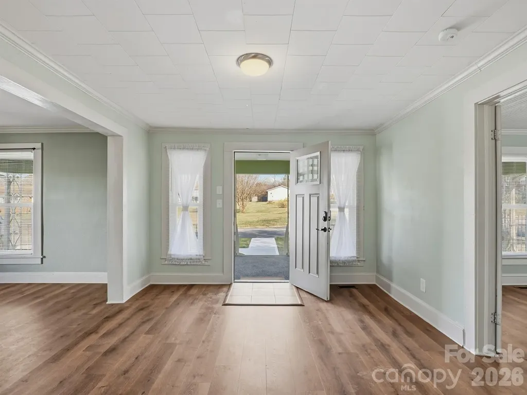 61 27th Street NW Hickory NC 28601