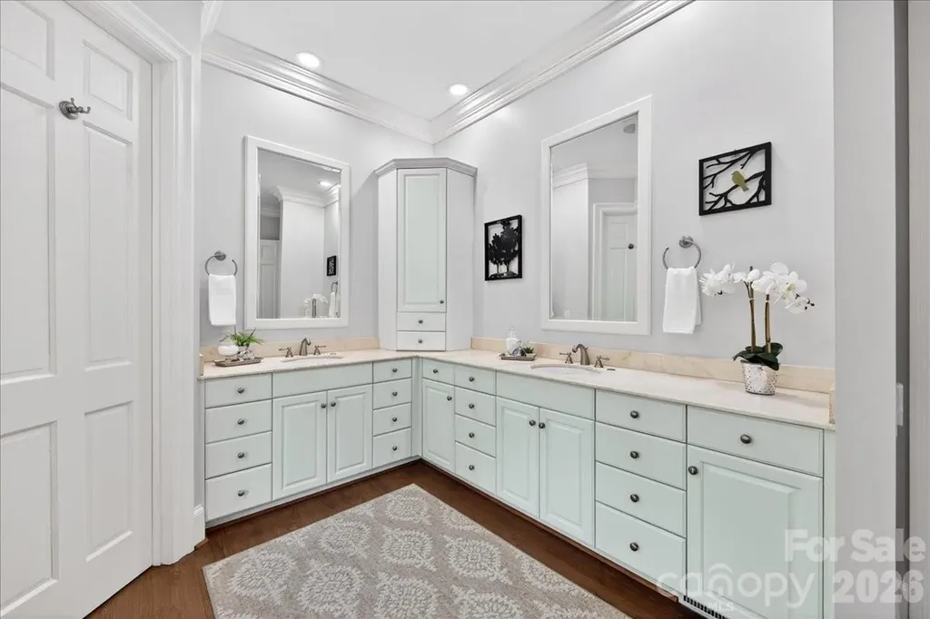2135 Sharon Avenue Charlotte NC 28211