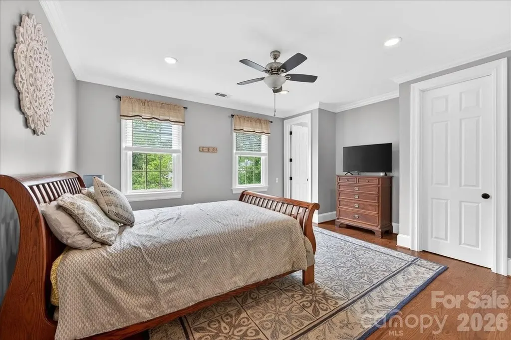 2135 Sharon Avenue Charlotte NC 28211