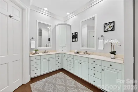 2135 Sharon Avenue Charlotte NC 28211