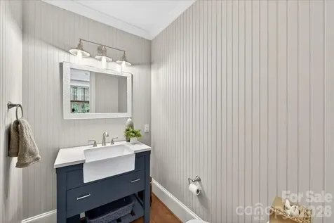 2135 Sharon Avenue Charlotte NC 28211