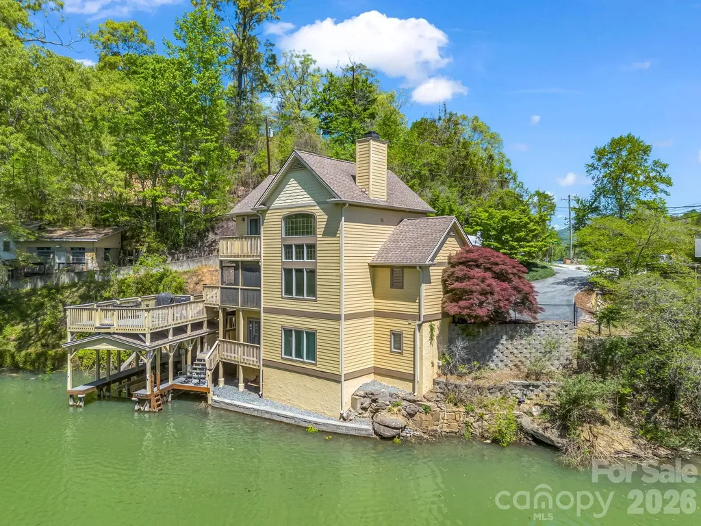 105 Tryon Bay Circle Lake Lure NC 28746