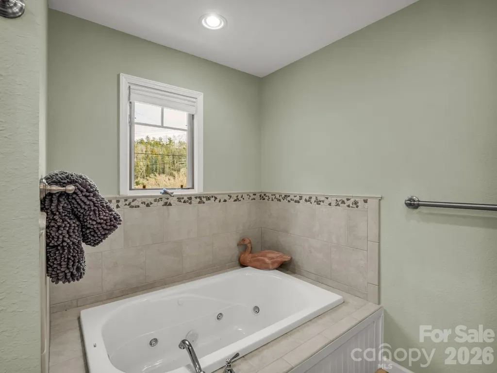 105 Tryon Bay Circle Lake Lure NC 28746
