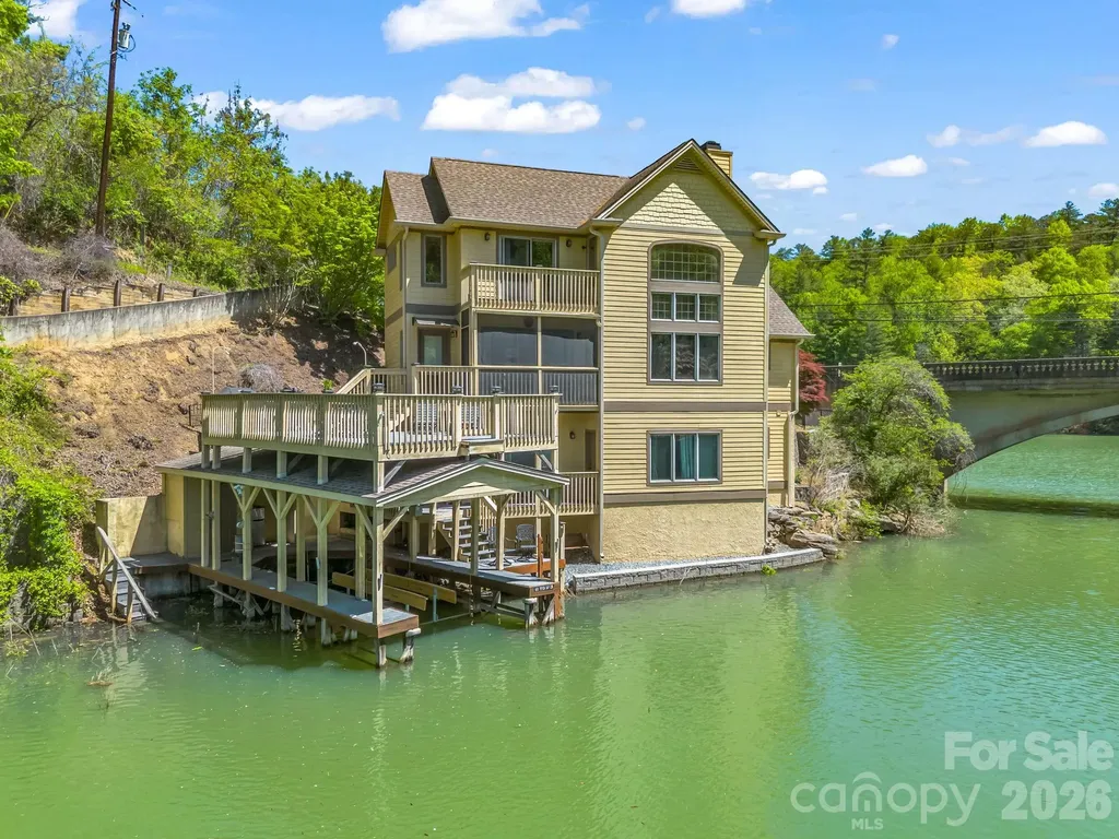 105 Tryon Bay Circle Lake Lure NC 28746