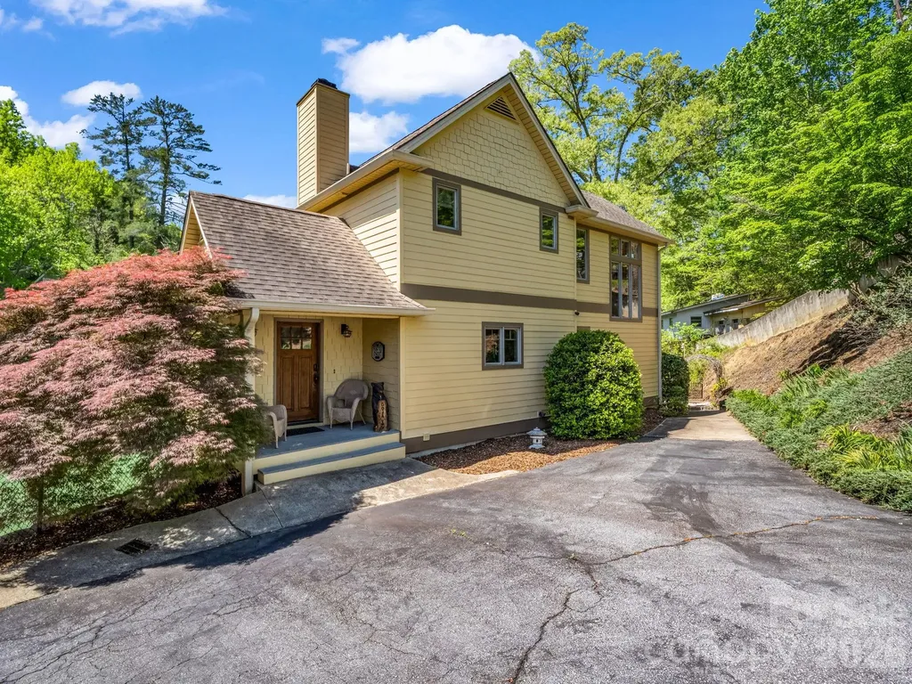 105 Tryon Bay Circle Lake Lure NC 28746