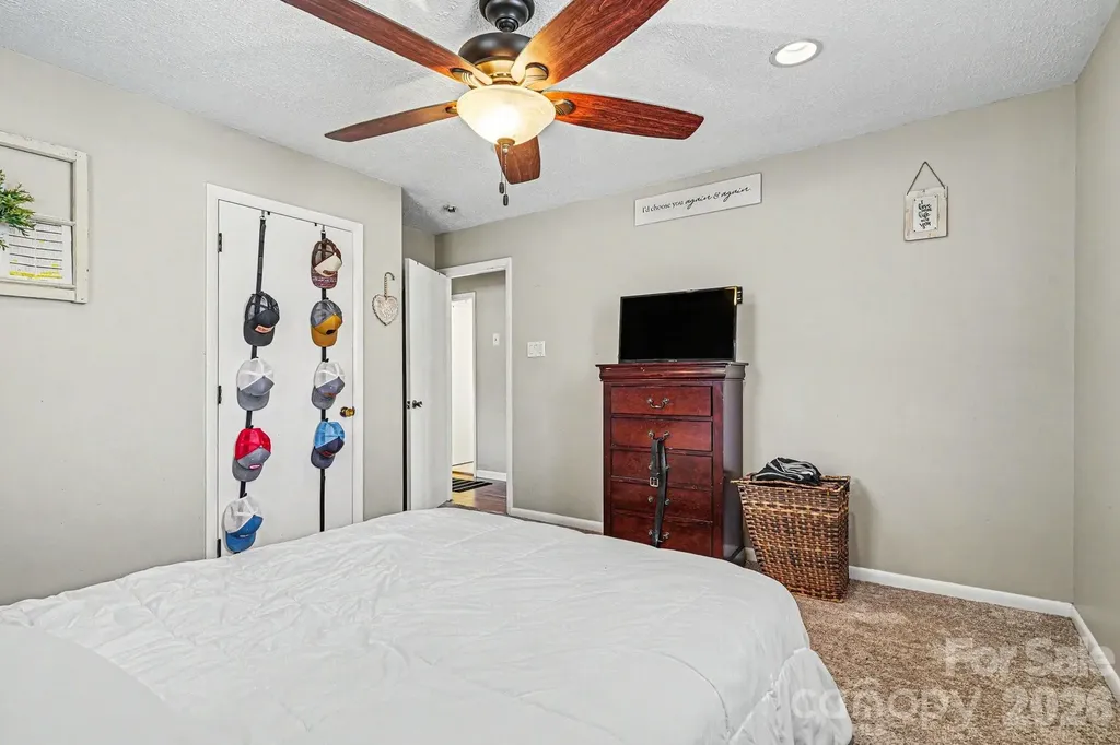 5069 W Piedmont Circle Conover NC 28613