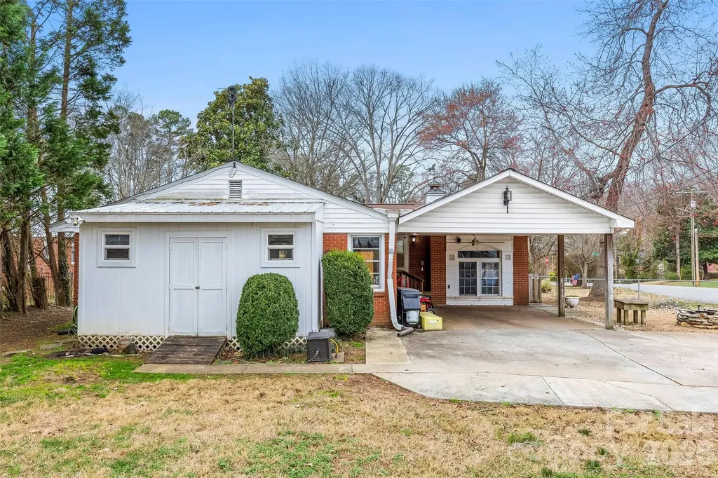 210 Avondale Drive Lexington NC 27295