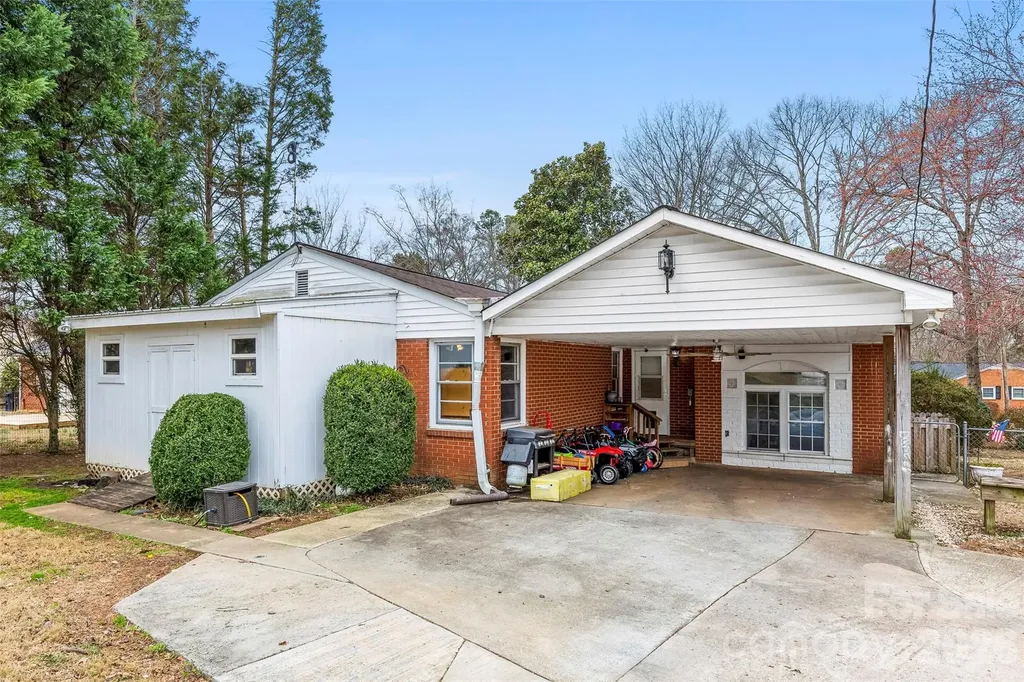210 Avondale Drive Lexington NC 27295
