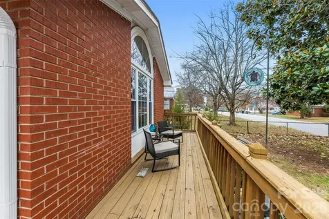 210 Avondale Drive Lexington NC 27295