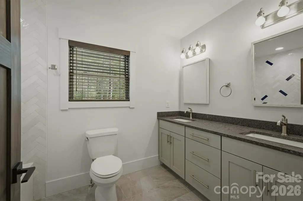 40 Kingfisher Trace Nebo NC 28761