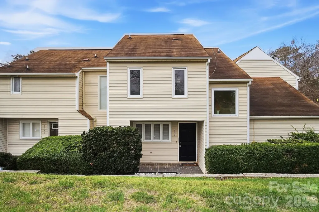 1648 Hollow Drive Charlotte NC 29212
