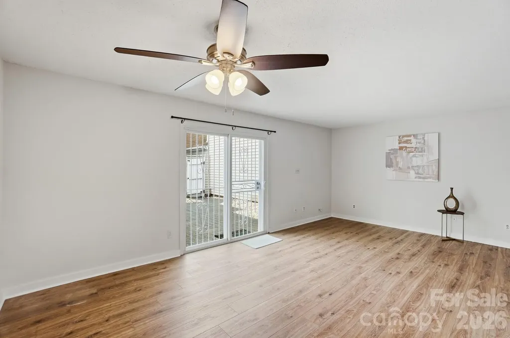 1648 Hollow Drive Charlotte NC 29212