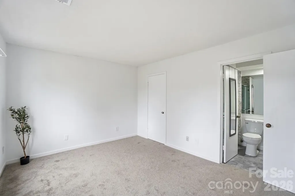1648 Hollow Drive Charlotte NC 29212