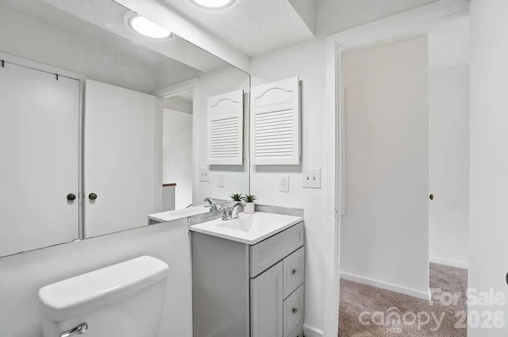 1648 Hollow Drive Charlotte NC 29212
