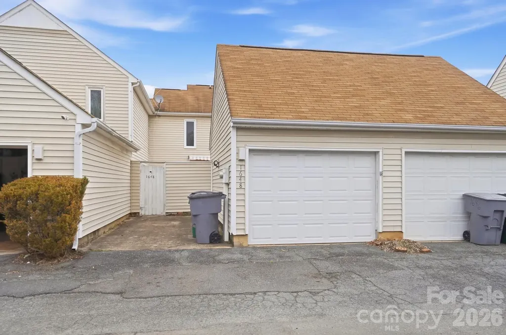1648 Hollow Drive Charlotte NC 29212
