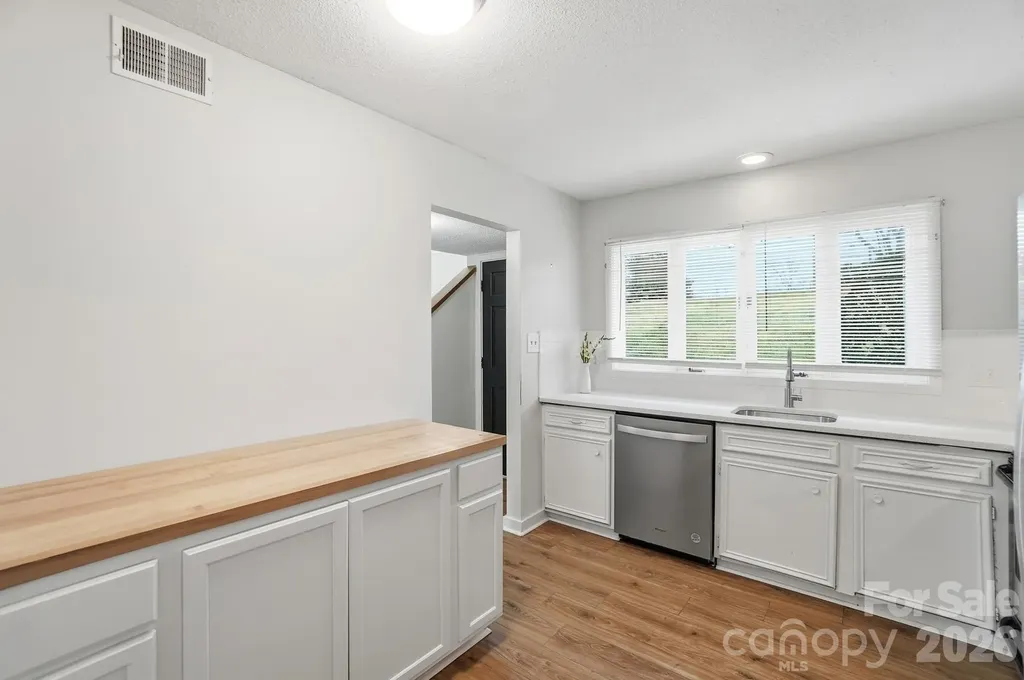 1648 Hollow Drive Charlotte NC 29212