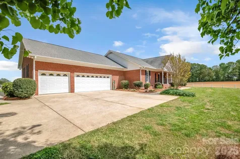 824 N Forest Hills School Road Marshville NC 28103