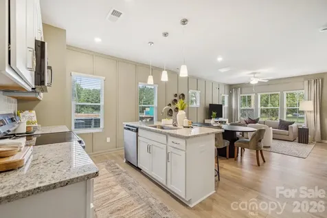 4636 Lakeview Road Charlotte NC 28216