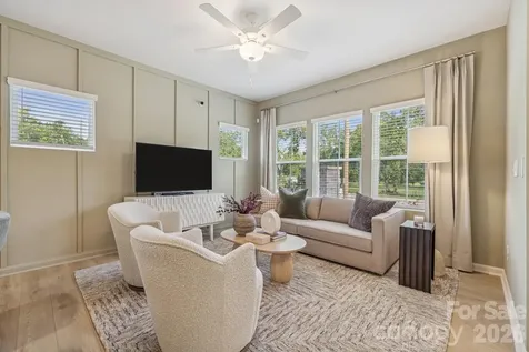 4636 Lakeview Road Charlotte NC 28216