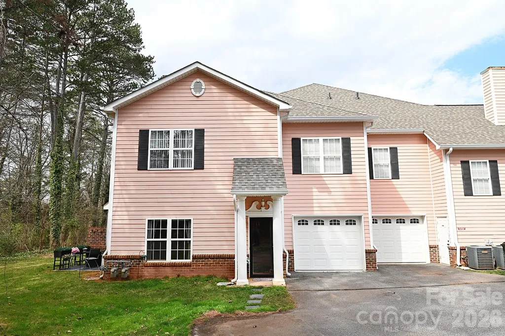 1360 21st Avenue NE Hickory NC 28601