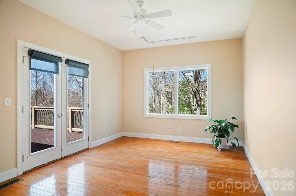 84 Deep Valley Lane Hendersonville NC 28791